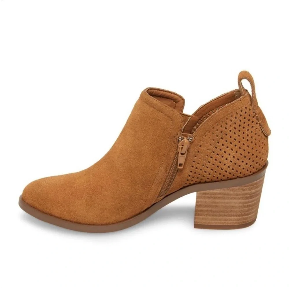 Steve Madden Ruebey Suede Perforated Bootie in Chestnut Brown Size 9